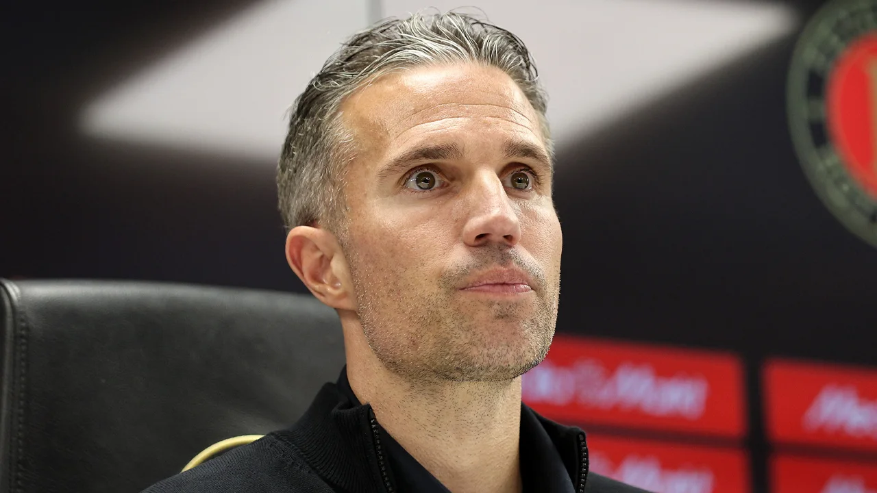 'Ontslag Robin van Persie bij Feyenoord is niet aan de orde'