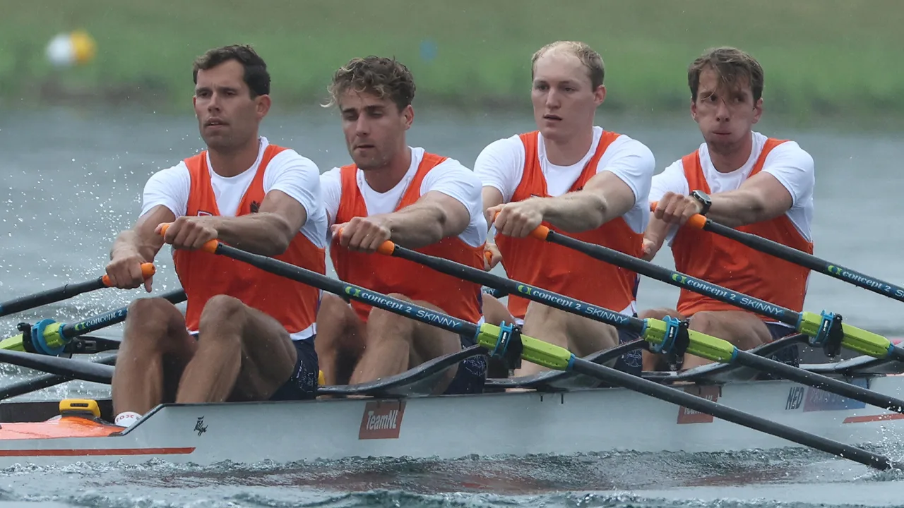 Goud! Nederlandse roeiers dubbelvier bezorgen TeamNL eerste medaille op Olympische Spelen