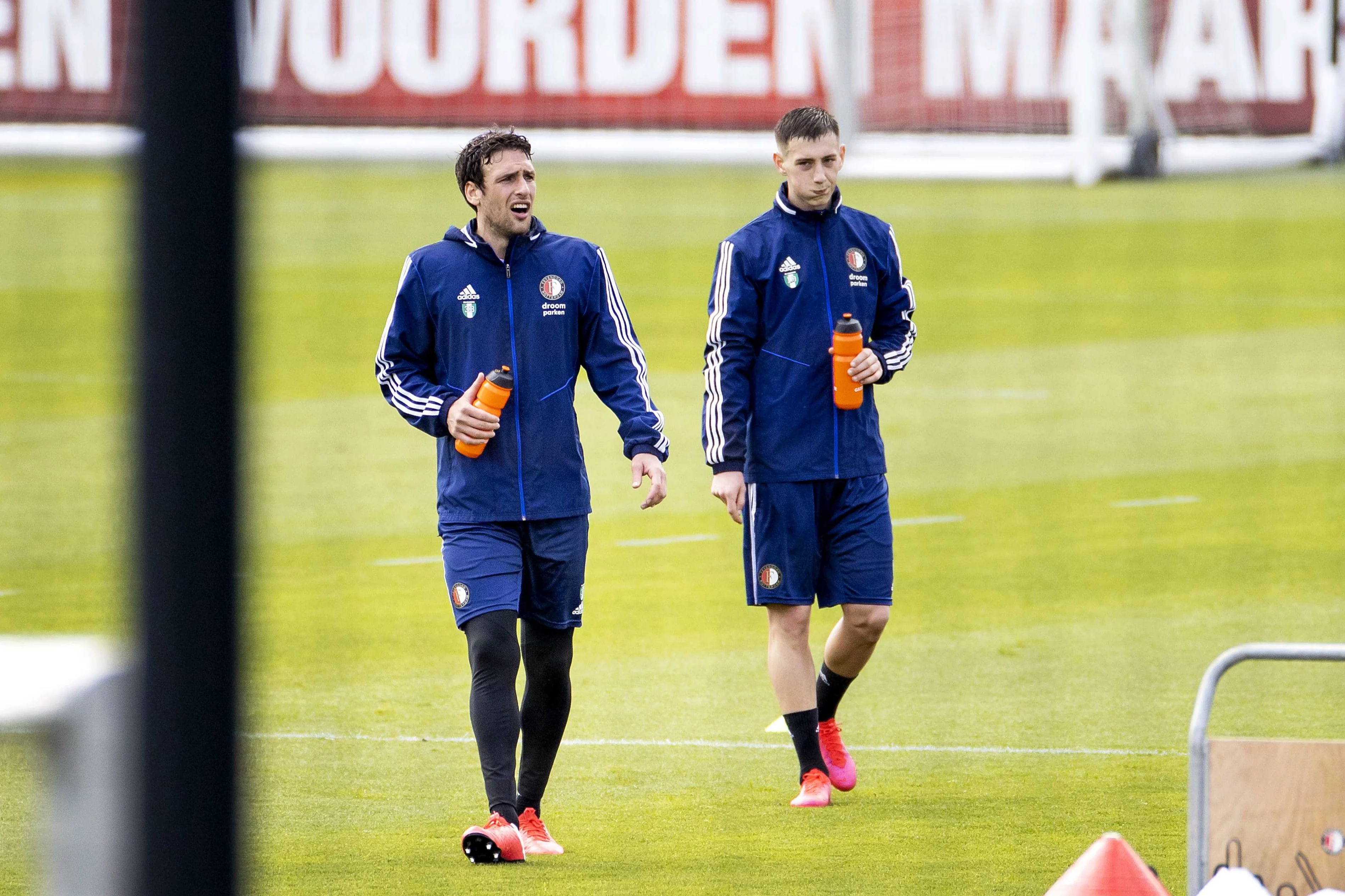 Ook Feyenoord traint weer in vertrouwde omgeving