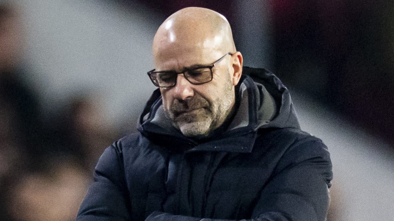 Peter Bosz niet bang voor ontslag en niet van plan om op te stappen na afgang tegen Arsenal