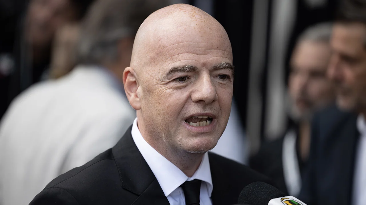 Gianni Infantino wil in elk land een stadion met naam Pelé