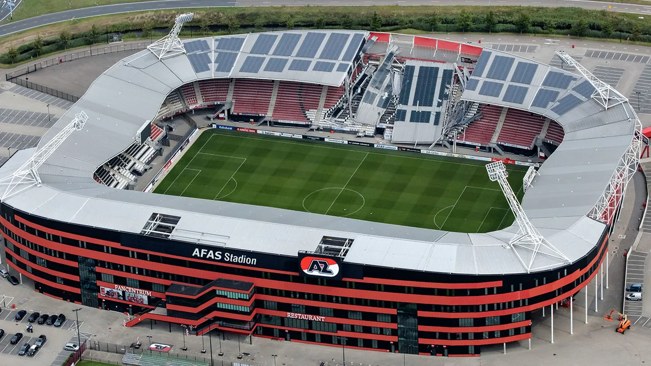 AZ start met bouw dak van eigen stadion