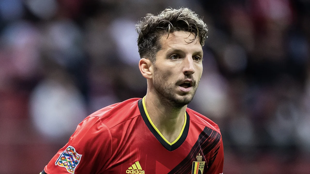 'Ajax meldt zich voor transfervrije Mertens'