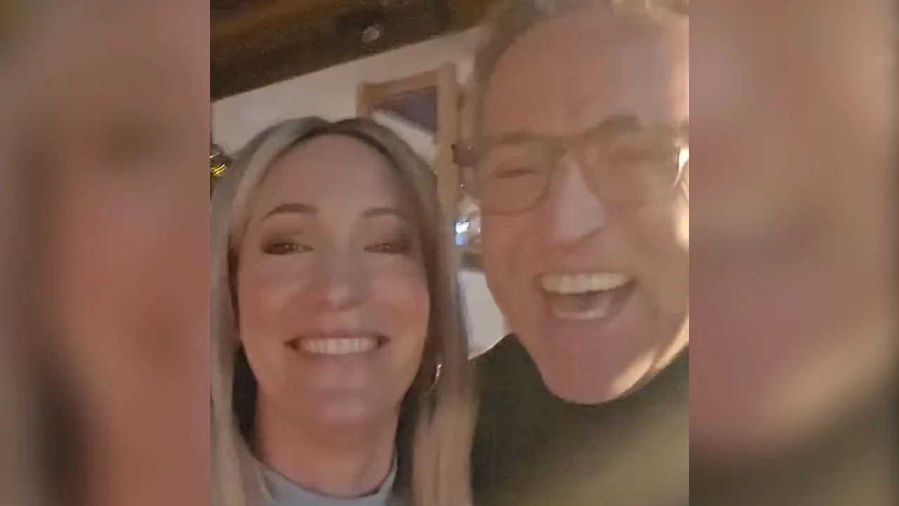 Hélène en Gordon hebben de grootste lol bij opname kerstpromo: 'Het blonde schaap is gevonden!'