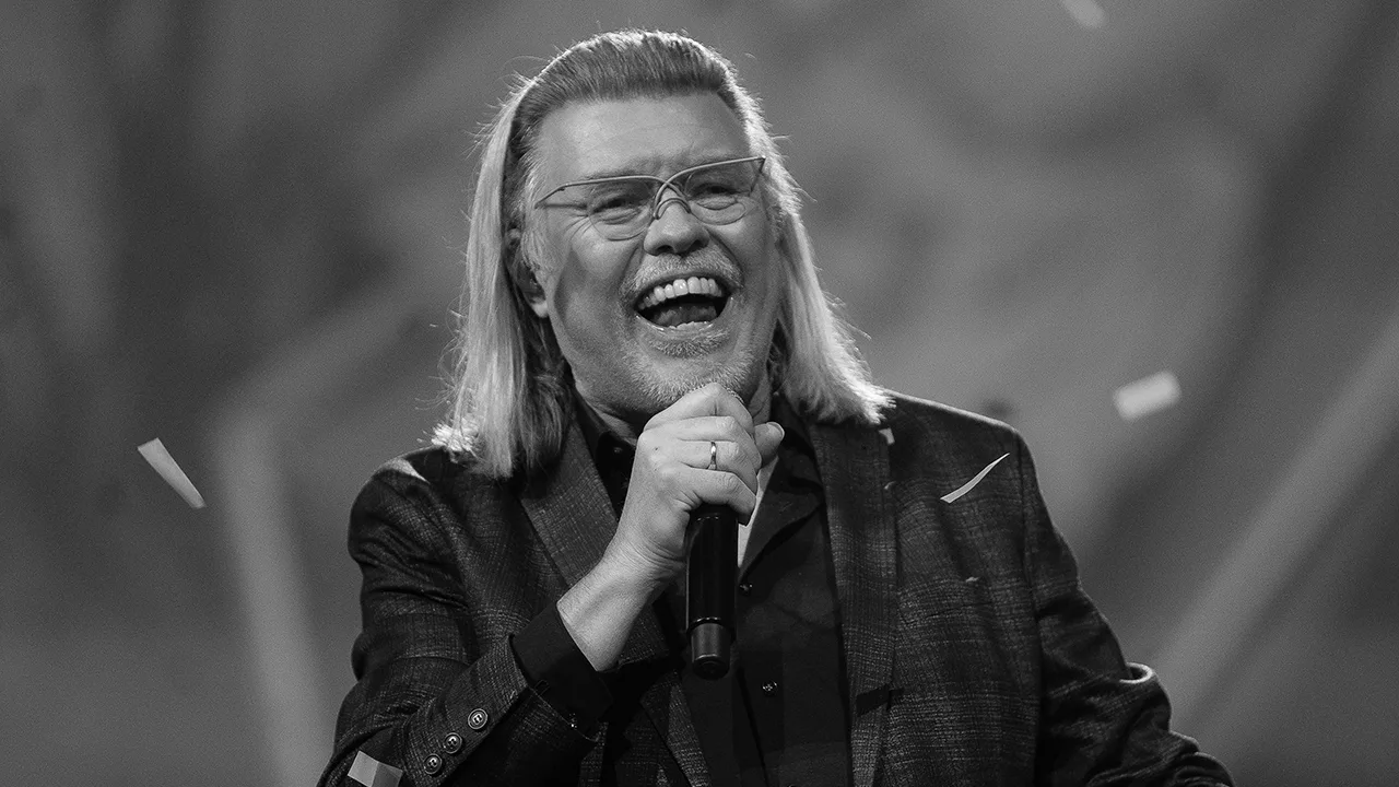 Artiesten rouwen om plotselinge overlijden volkszanger René Karst: 'De troubadour is niet meer'