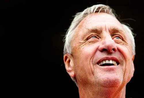 Voetbalwereld herdenkt overlijden Cruijff