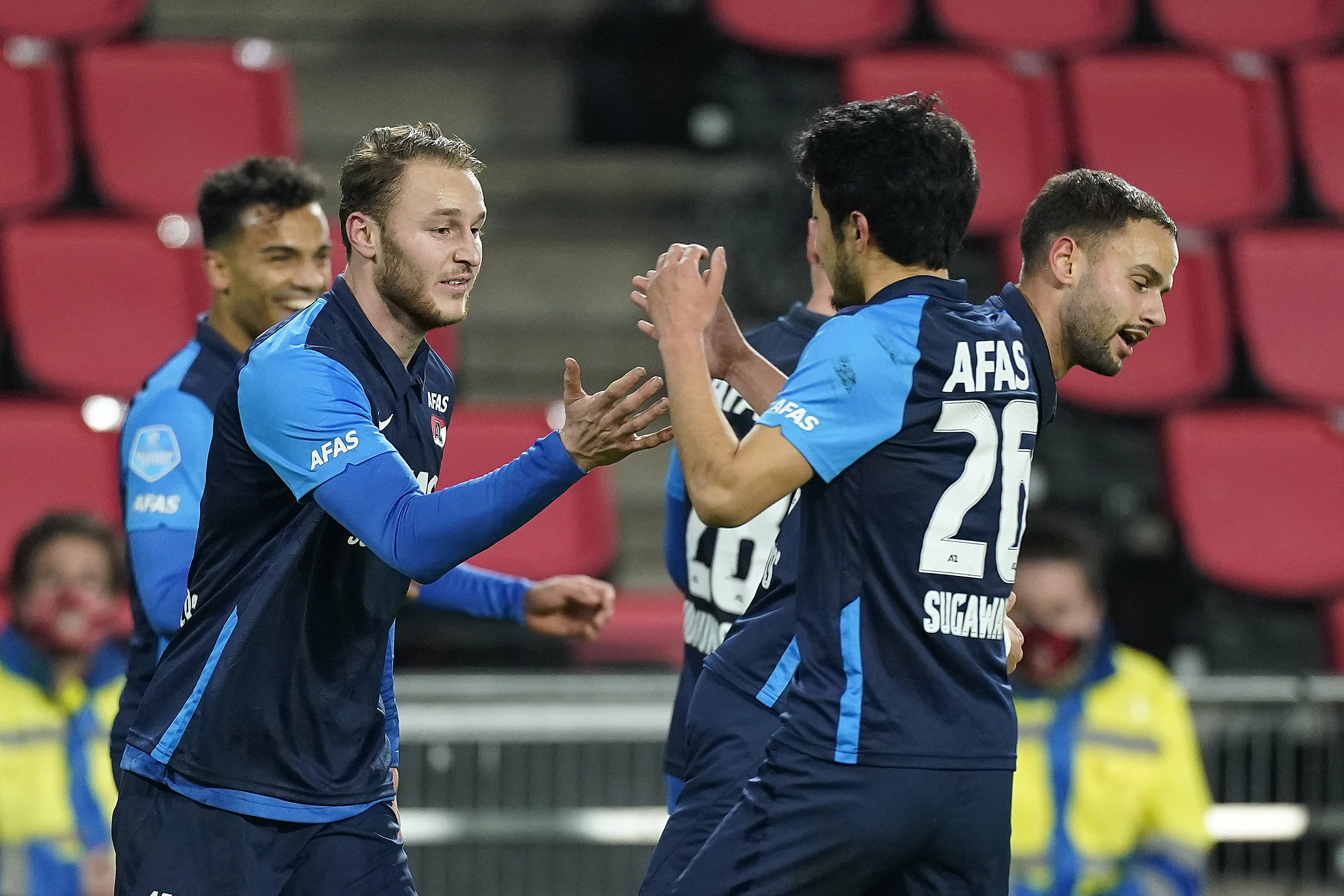 AZ leidt met 2-0 tegen PSV door doelpunten van Koopmeiners 