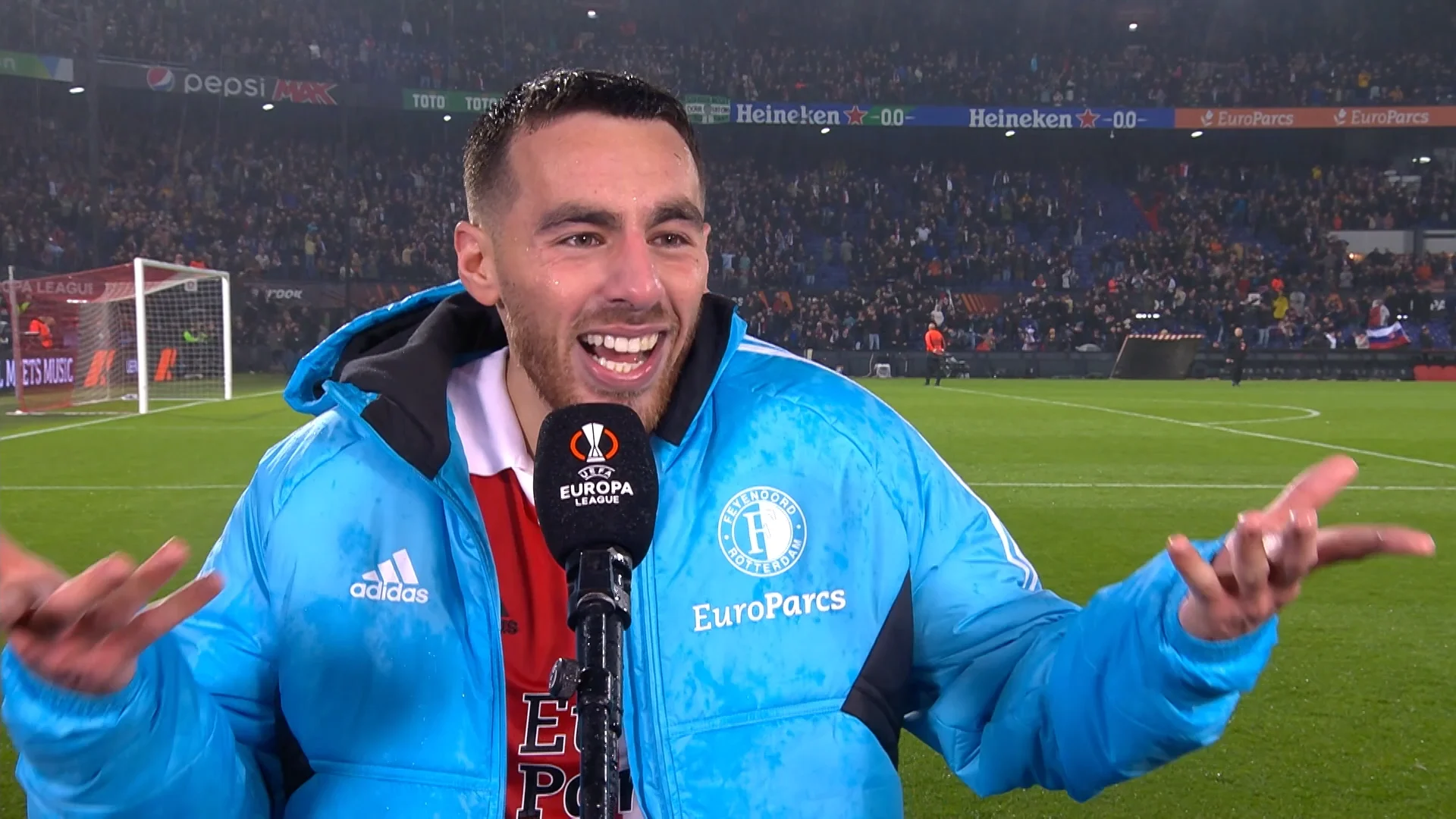 Kökcü vroeg 2 minuten voor tijd aan Slot: 'Mogen we de tussenstand daar nu wel weten?'