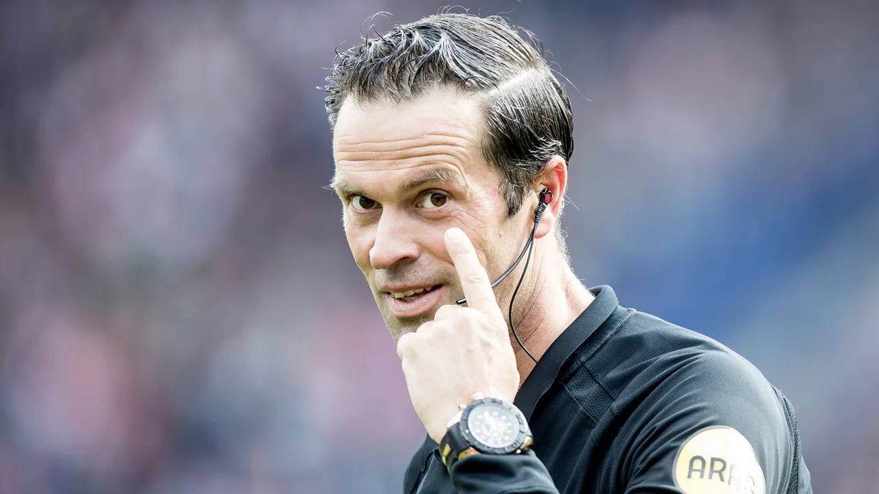 Bas Nijhuis legt uit waarom er zoveel extra speeltijd wordt toegekend op WK in Qatar