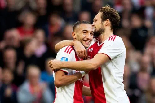Ajax laat weinig heel van AZ