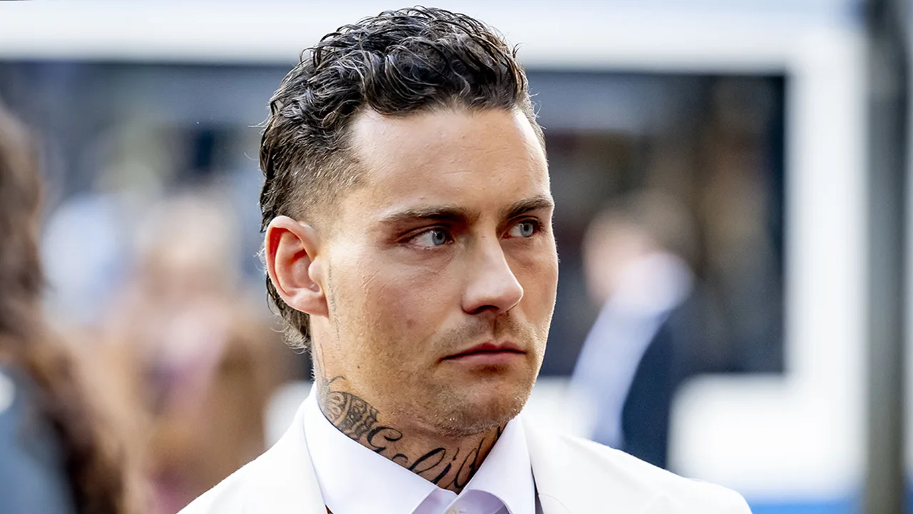 Man die Douwe Bob bedreigde wordt vrijdag voorgeleid; ook verdacht van drugsbezit