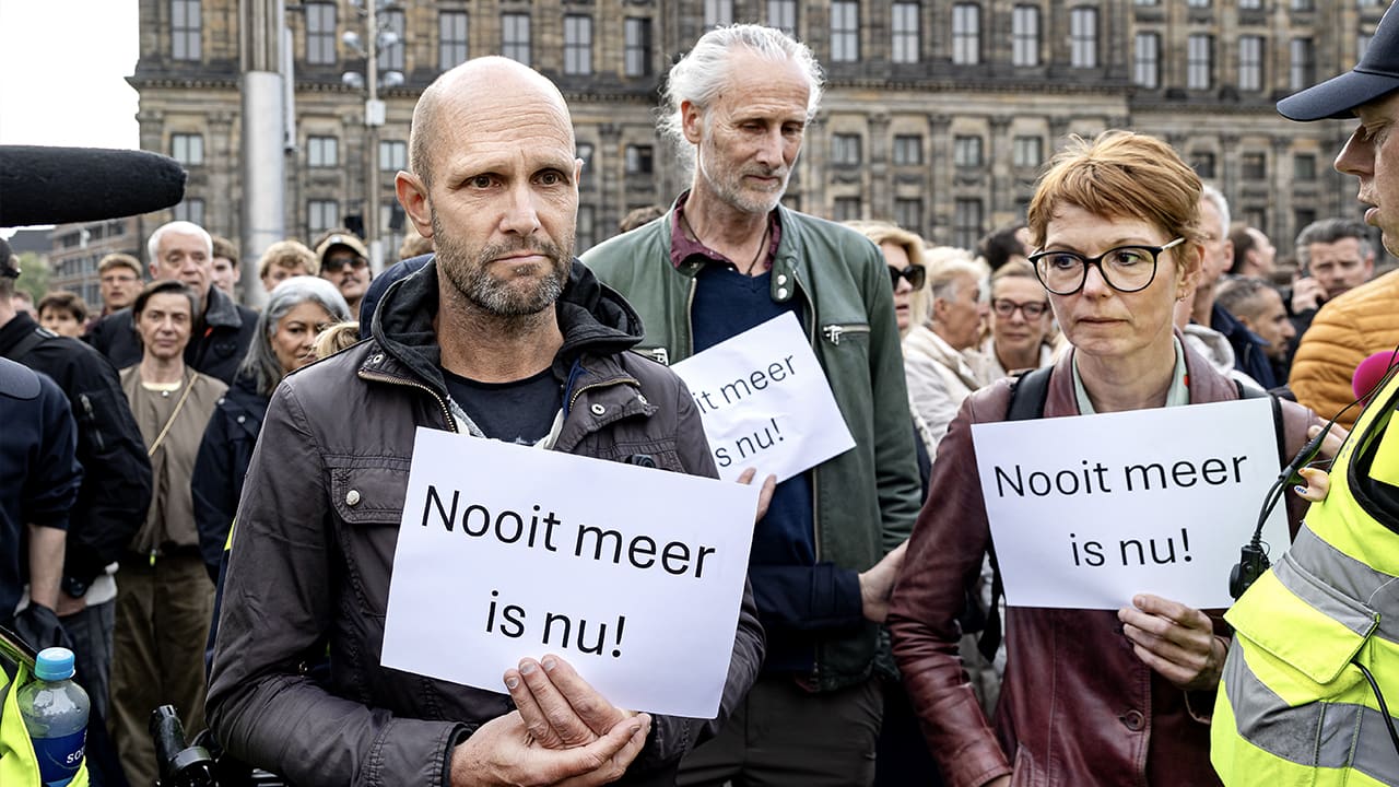 Activist Frank van der Linde en anderen aangehouden bij dodenherdenking