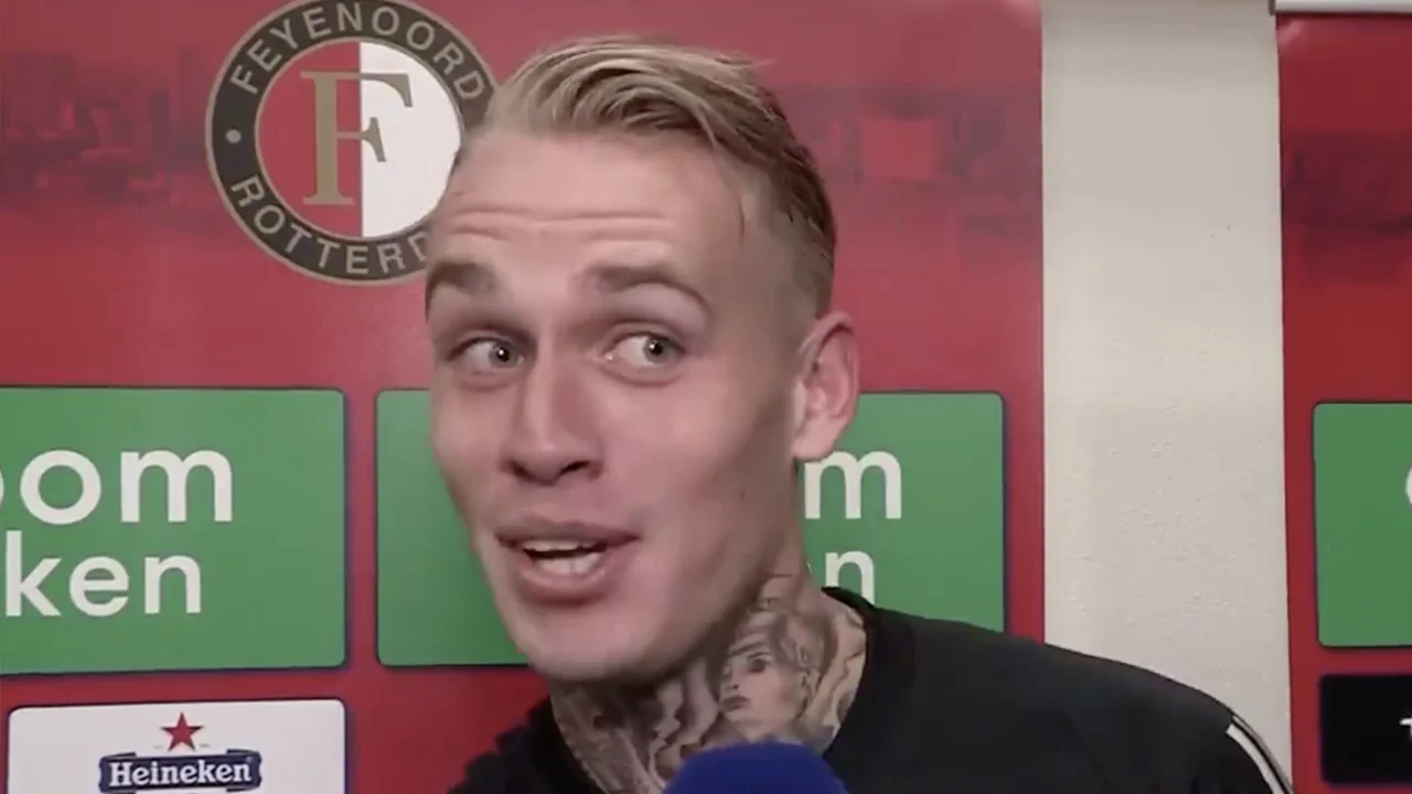 HAHA! Karsdorp denkt nieuwe publiekslieveling te zijn: 'Ik had het niet over jou, Rick...'