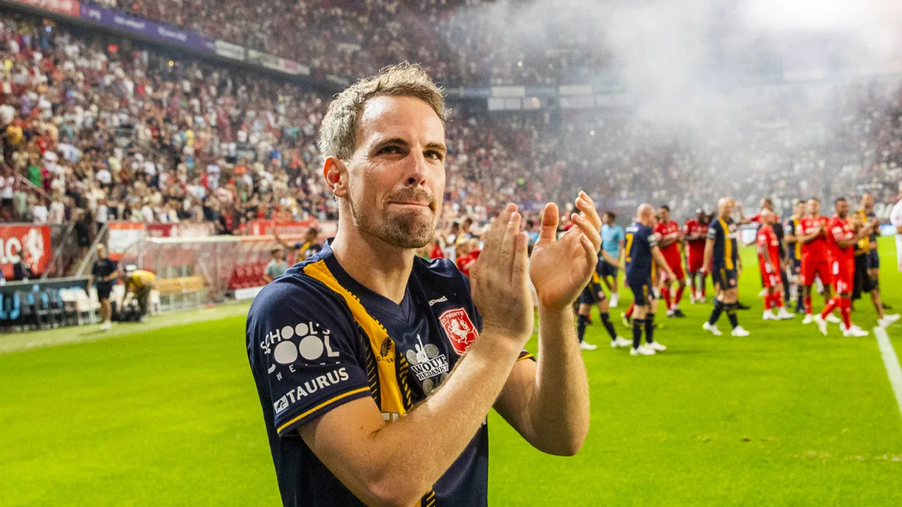 FC Twente-icoon Wout Brama geëerd met standbeeld voor De Grolsch Veste