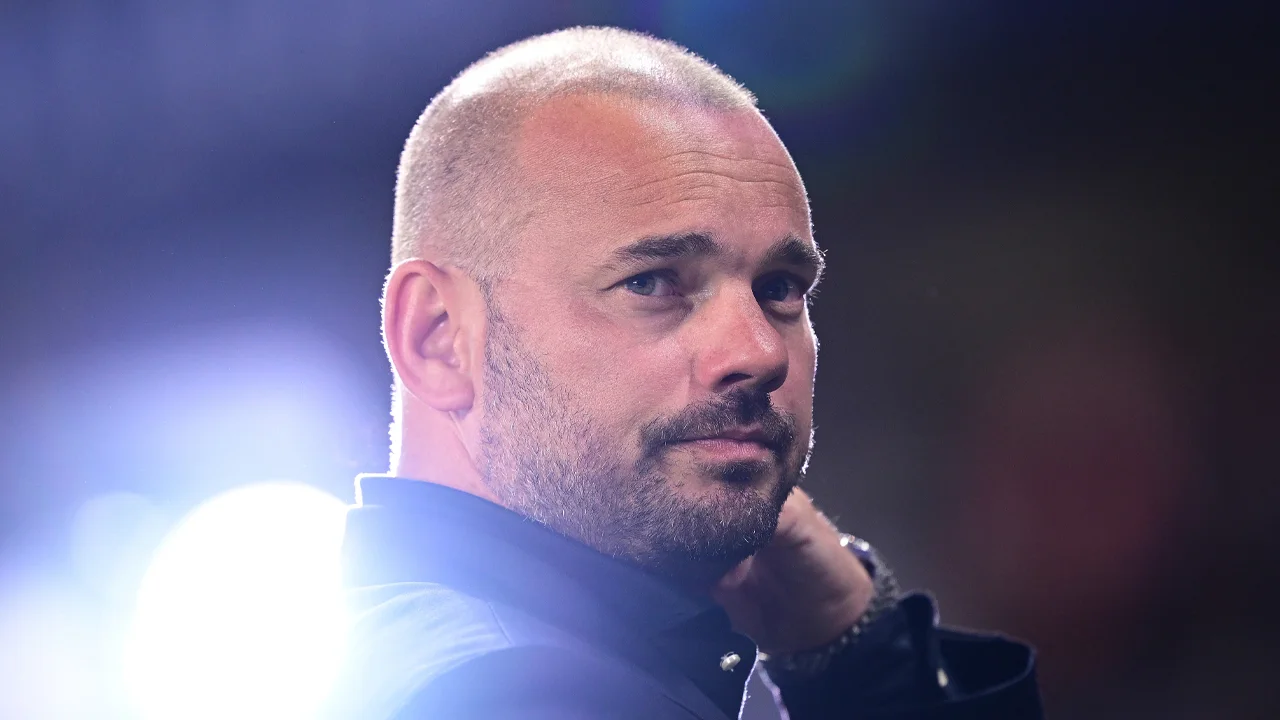 'Maak Sneijder voor de laatste twee wedstrijden assistent bij Ajax!'