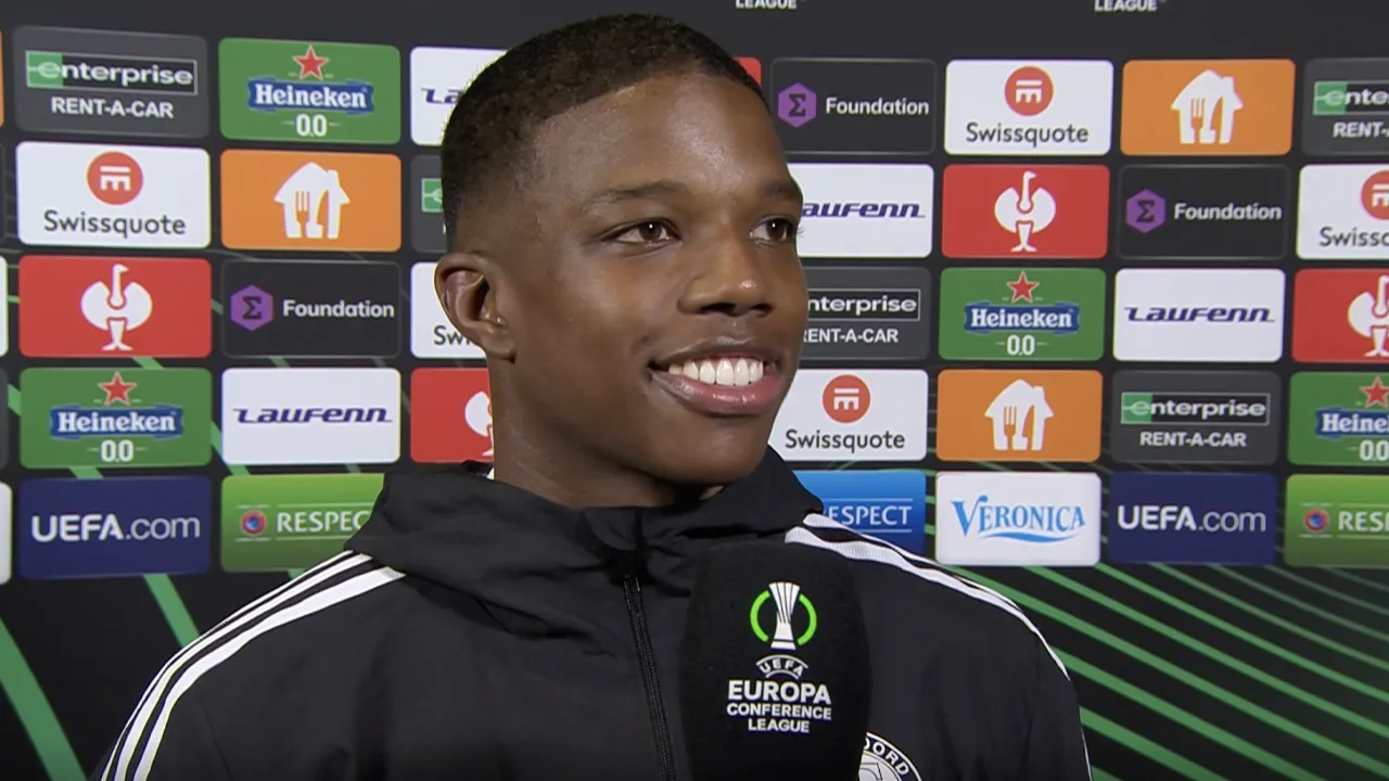 Malacia blij met optreden: 'Ik heb me vandaag weer goed kunnen laten zien'