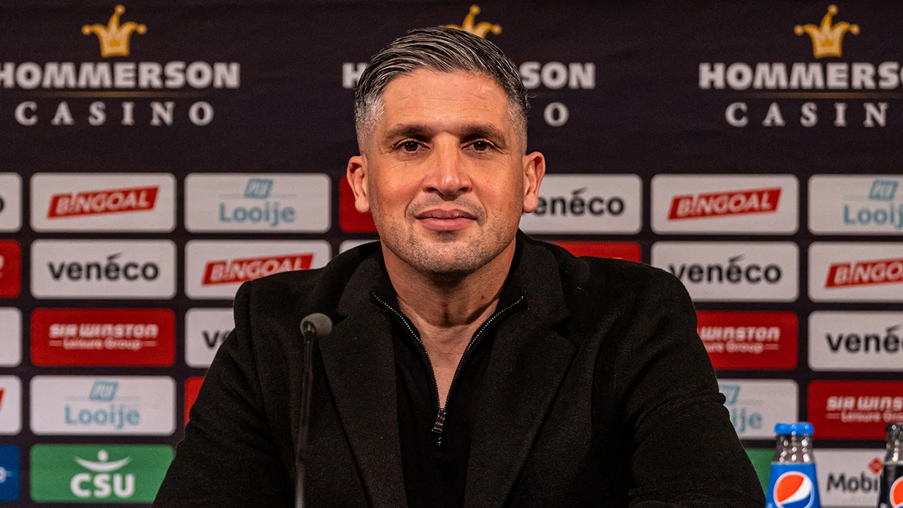 'Ajax strikt Saïd Bakkati als assistent-trainer voor komend seizoen'