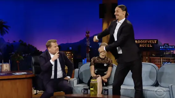GOUD! Zlatan verrast met Fortnite-dansje tijdens Amerikaanse talkshow