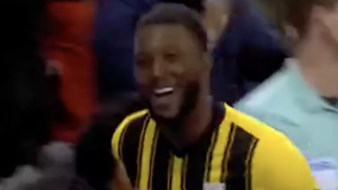 VIDEOGOAL: Bazoer scoort schitterend voor Vitesse tegen Utrecht