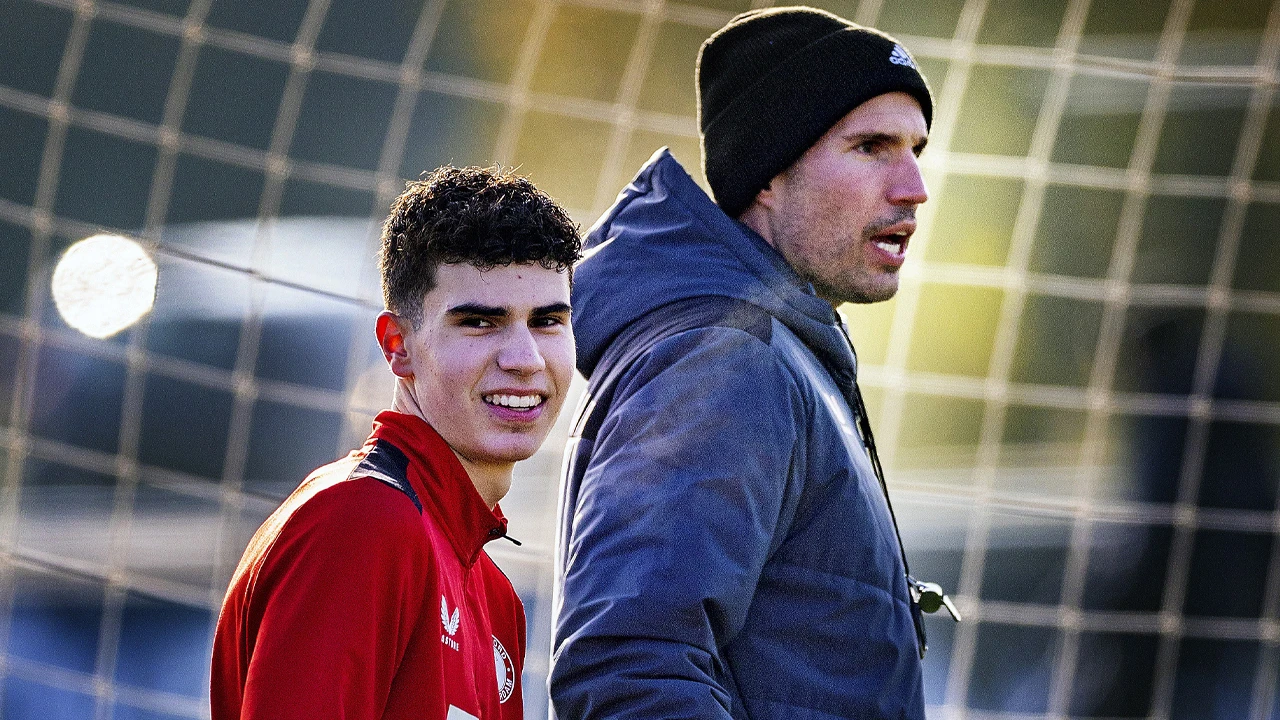 Robin van Persie neemt zoon Shaqueel voor het eerst op in wedstrijdselectie Feyenoord
