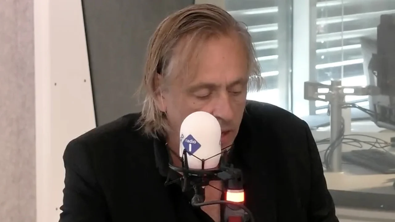 Van Roosmalen reageert op geheel eigen wijze op interview van Nick & Simon bij Jinek