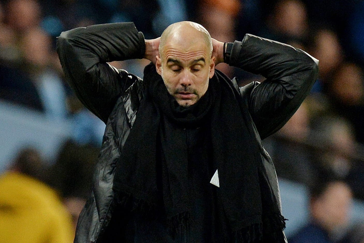 Coaches in Premier League halen uit naar VAR: 'Een grote bende!'