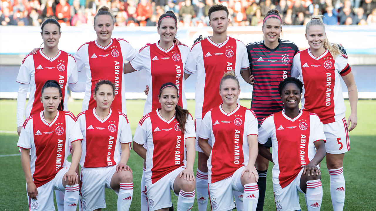 Voetbalsters Ajax krijgen cao