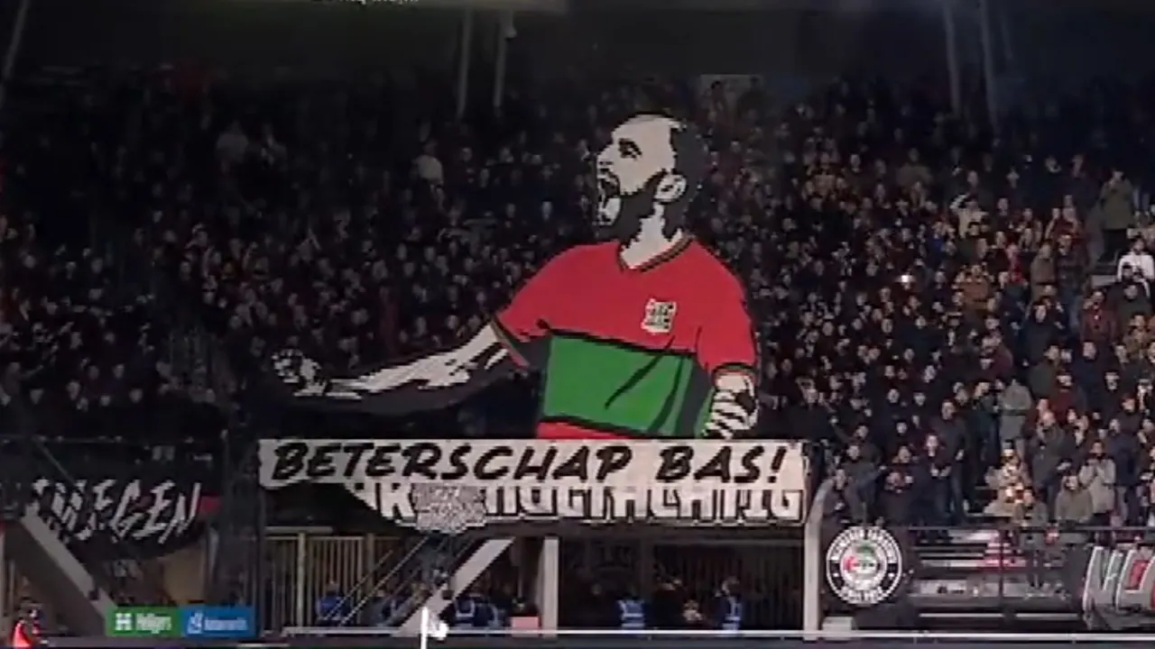 Video: Steunbetuiging voor Bas Dost bij bekerwedstrijd NEC - Roda JC