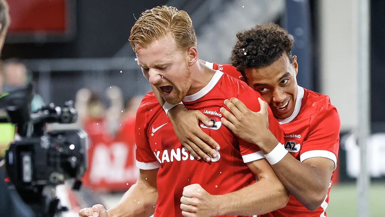 AZ maakt gehakt van Dundee en plaatst zich voor play-offs Conference League