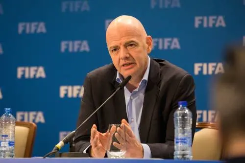 FIFA-voorzitter Infantino: arbiter op het veld moet de baas zijn
