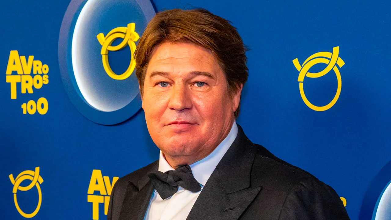 Ongeneeslijk zieke Martijn Krabbé ontvangt Media Oeuvre Award 2025