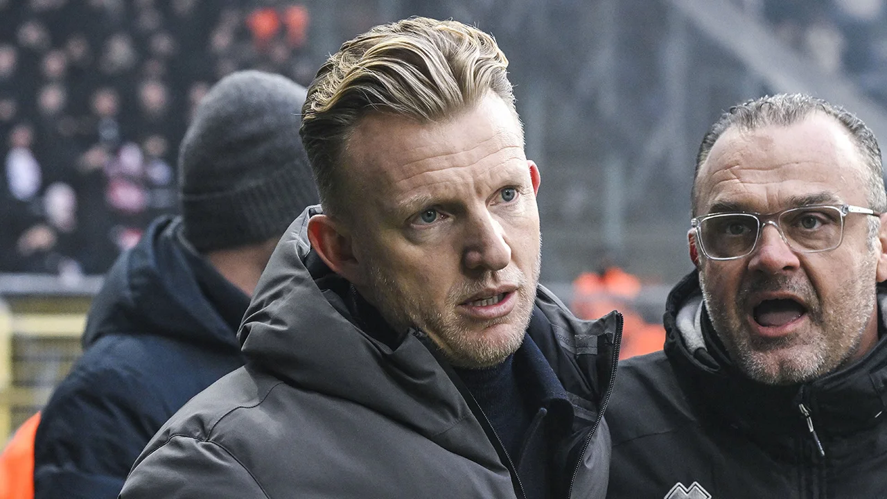 Dirk Kuijt woest na Antwerpse derby: 'Dan ben je niet goed bij je hoofd!'