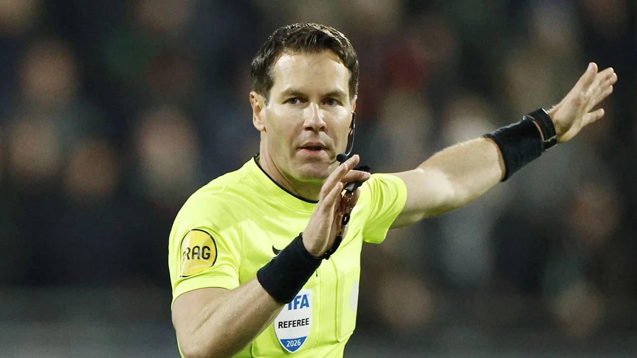 'Onterecht dat Makkelie naar het WK gaat, hij is op dit moment niet de beste Nederlandse arbiter'