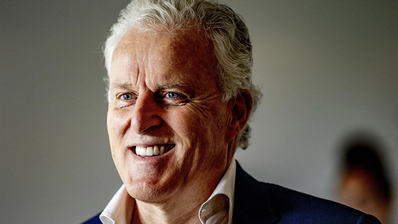 Ex-vrouw Peter R. de Vries eert hem met schilderij: 'Echt zoals wij hem kennen'