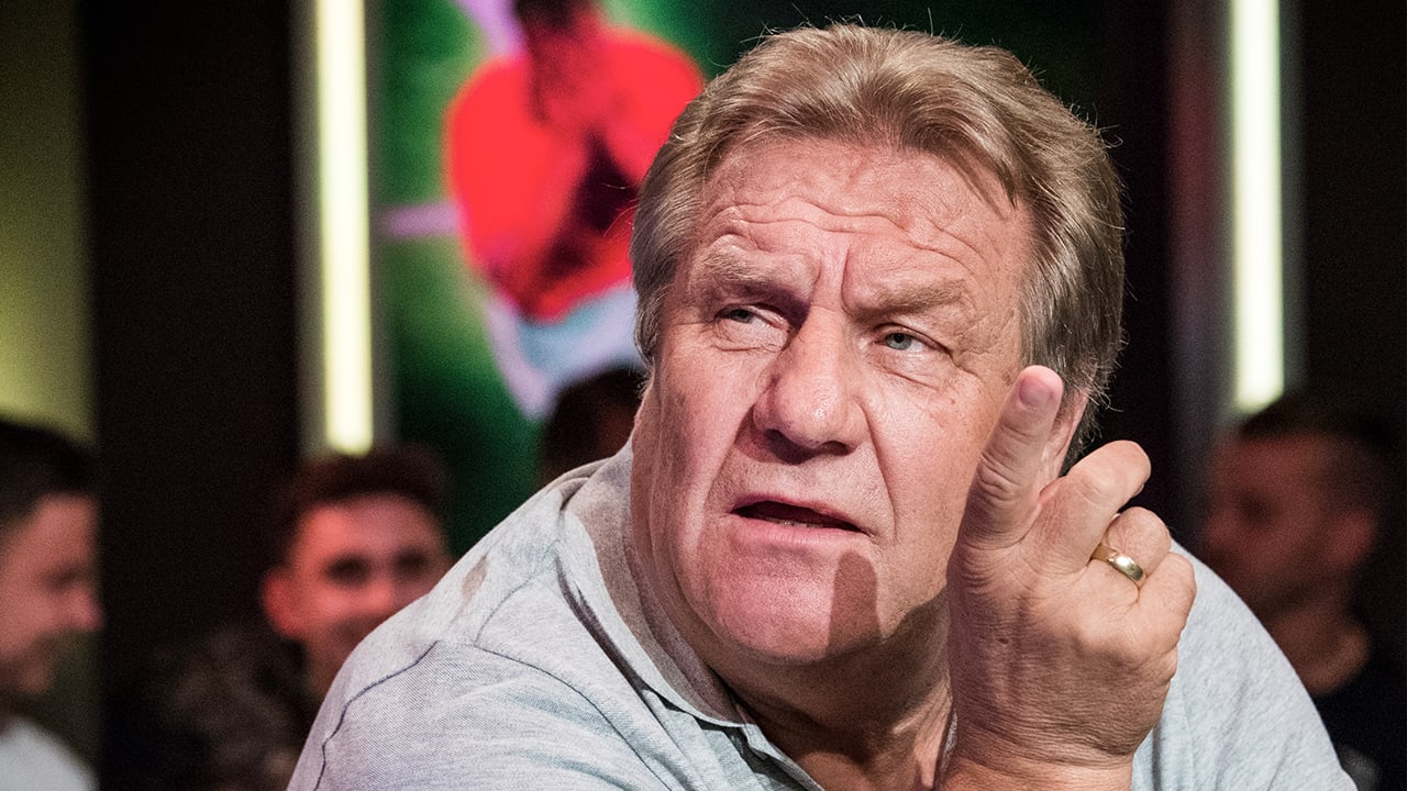 GESPOT: Supporter met Ajax-vlag bij Rangers - Feyenoord