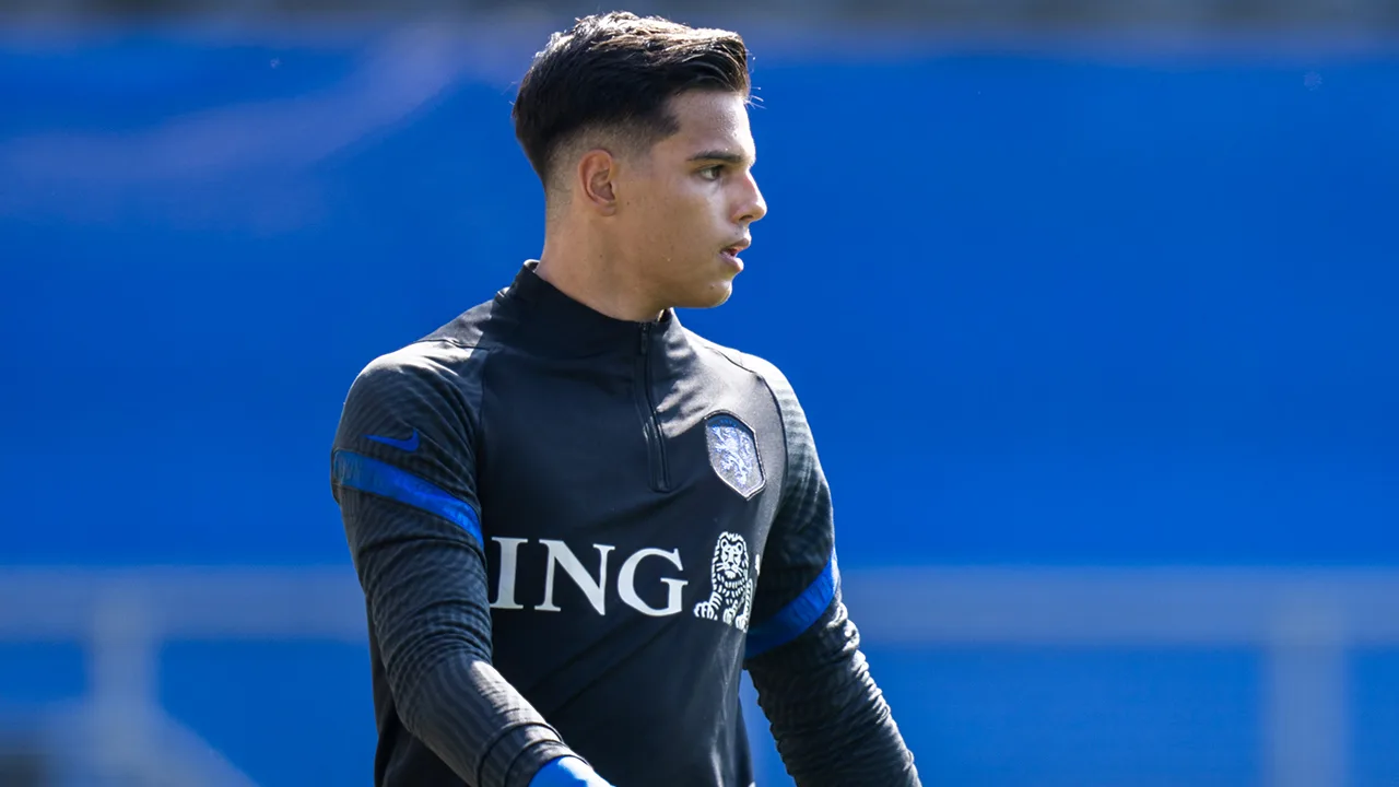 Vier voetballers en staflid Oranje onder 19 betrokken bij ongeval