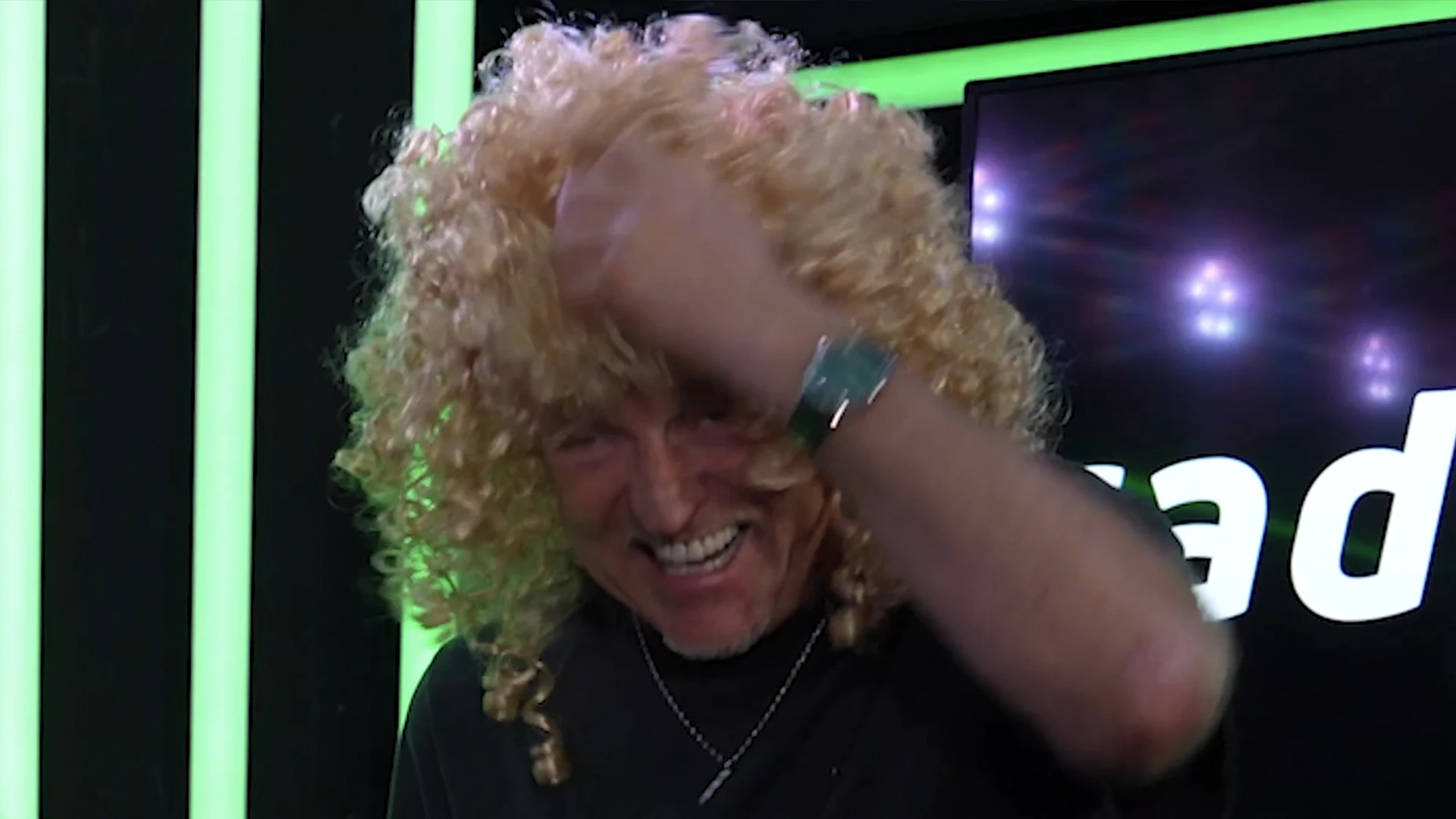 Gordon verschijnt plots met oude, kenmerkende coupe in zijn ochtendshow