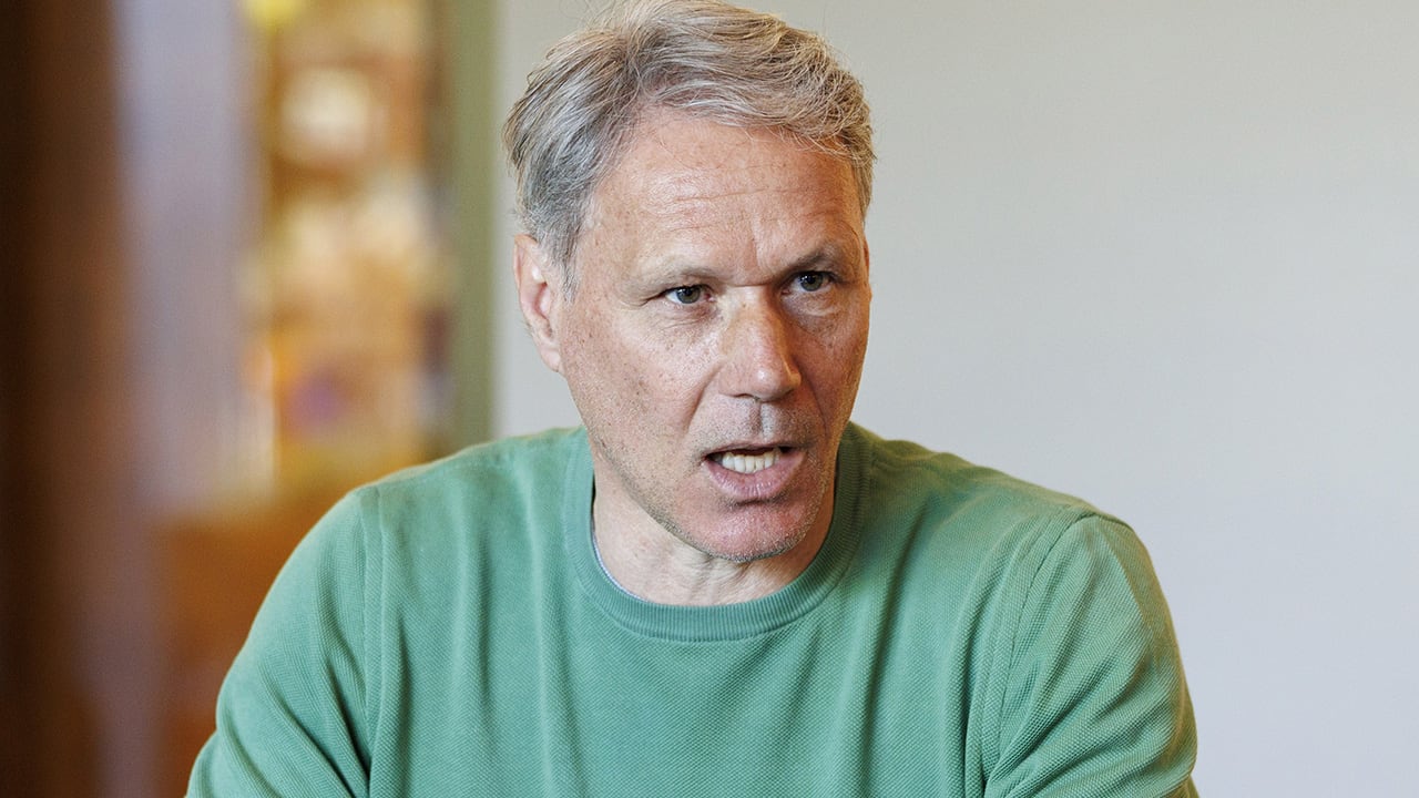 Van Basten over transfersom Kökçü: ‘Ajax had er minimaal 60 miljoen voor gekregen’