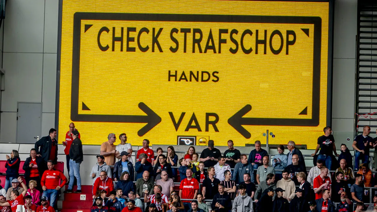 KNVB test in bekertoernooi met hoorbare uitleg VAR-beslissingen