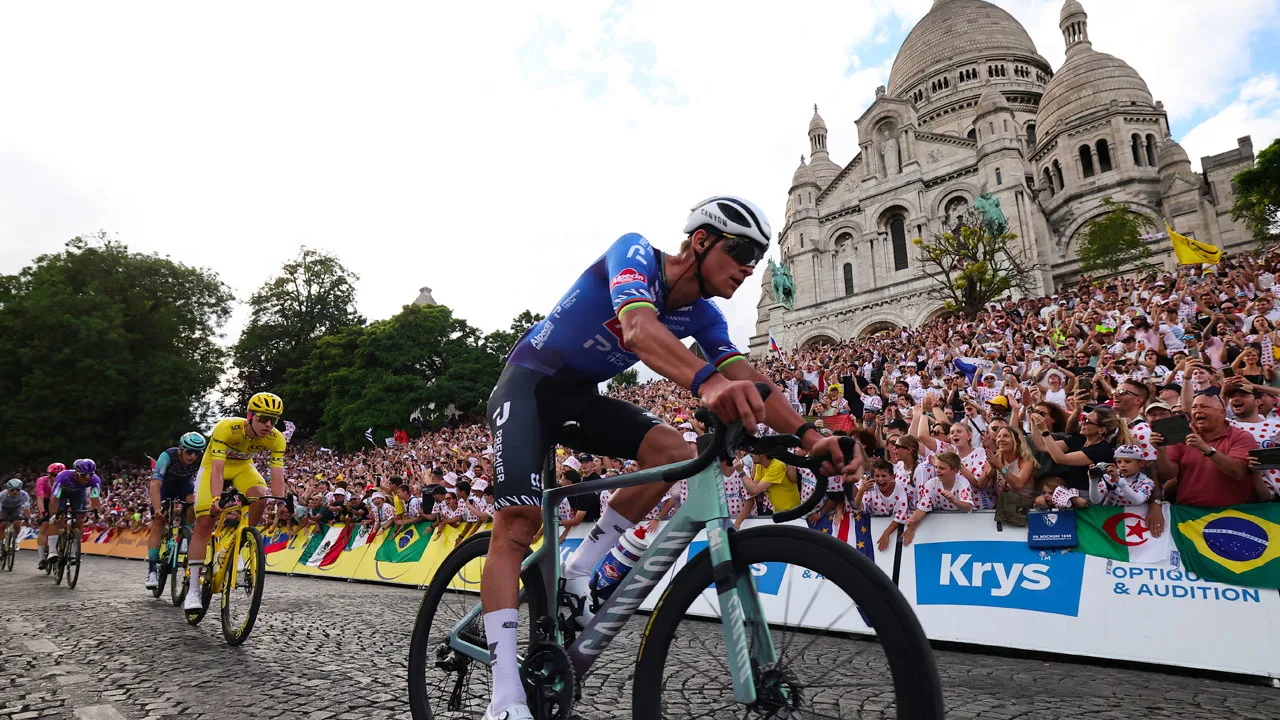 Mathieu van der Poel wint slotetappe Tour de France op Champs-Élysées