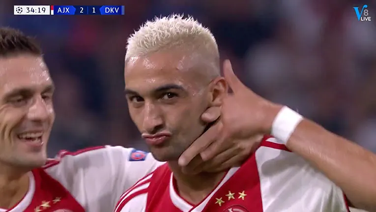 En dat is 2-1 door Hakim Ziyech! 