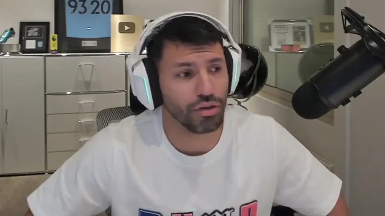 Agüero lijkt met verspreking nieuwe club Messi te verraden: 'Hij kon dit niet stilhouden'