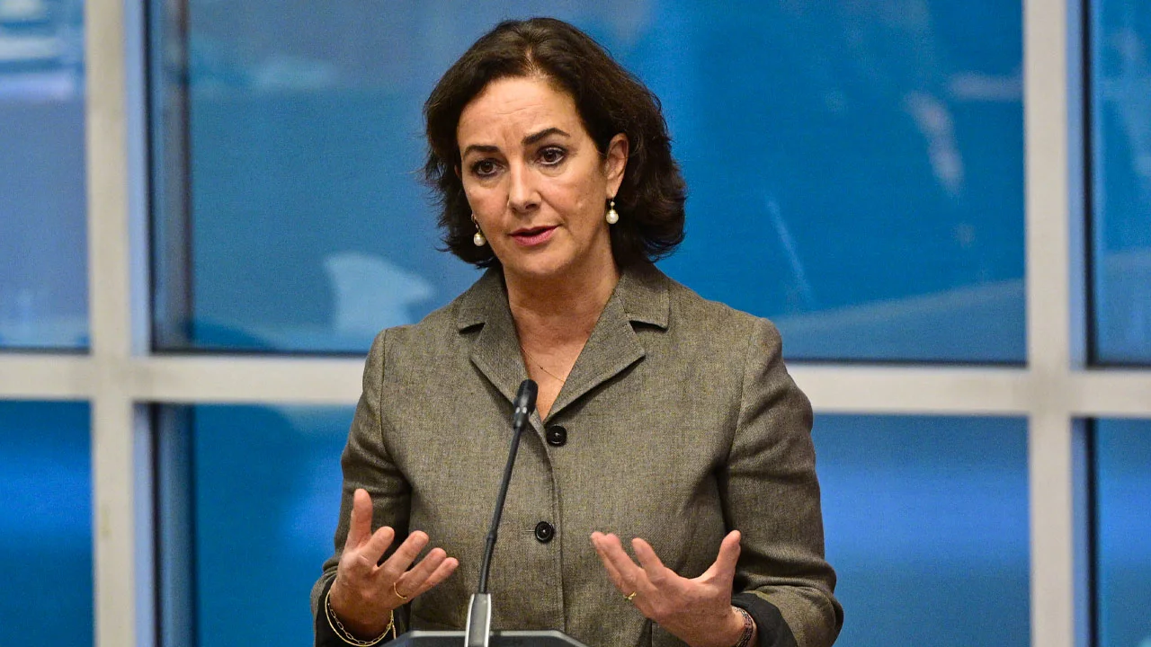 Halsema vond avondklok tijdens coronapandemie onverantwoord, maar voerde hem toch uit