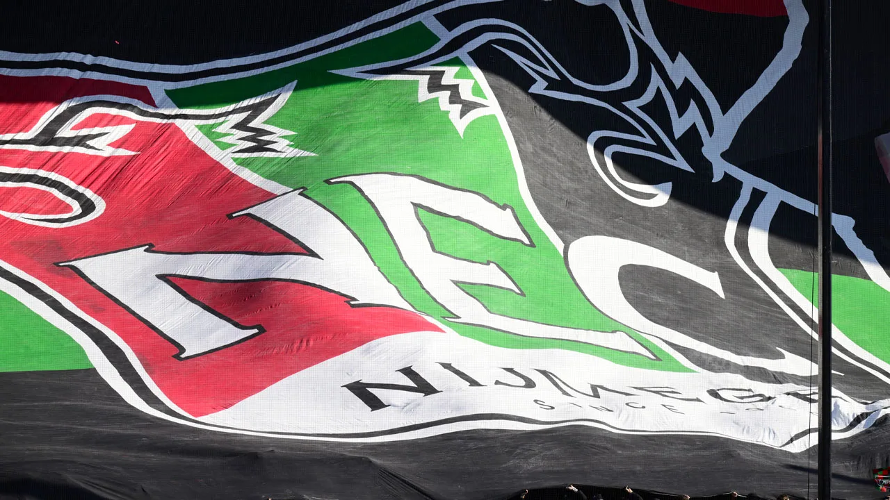 NEC opgelucht: gestolen jubileumtenues weer terecht