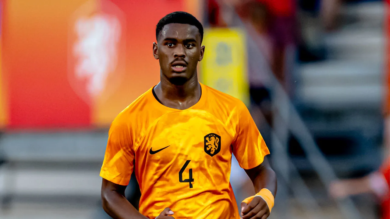 Jorrel Hato (17) debuteert in definitieve selectie Oranje