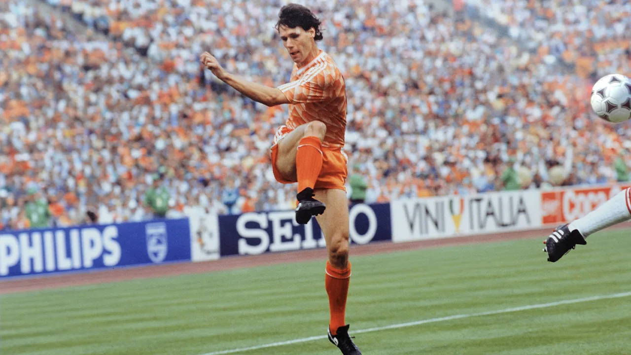 Legendarische volley Van Basten genomineerd voor mooiste EK-goal ooit