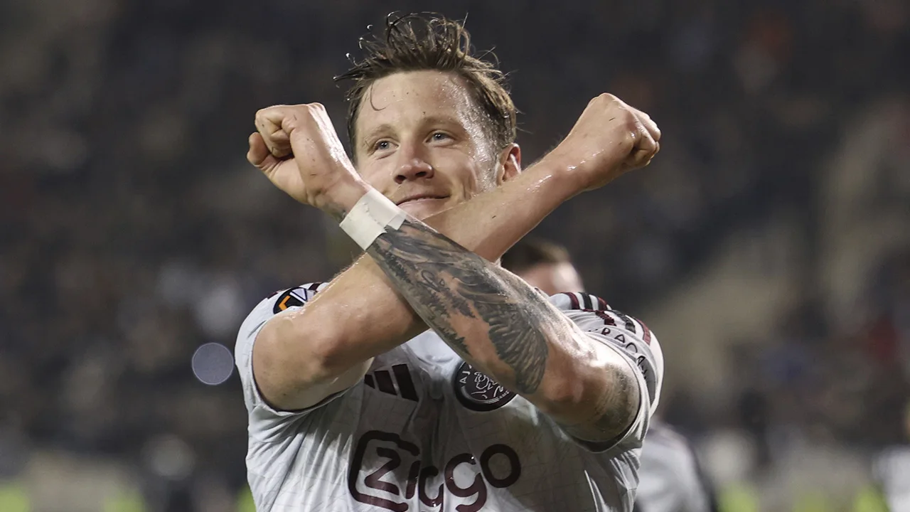 Ajax begint met Weghorst aan uitduel met FC Twente