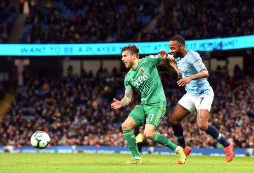 City wint dankzij hattrick Sterling