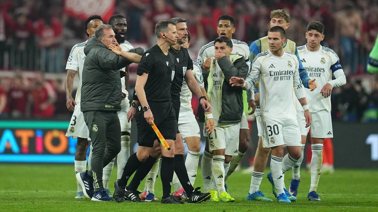 Real Madrid woedend na rode kaart Camavinga tegen Bayern München: 'Het is ongelooflijk'