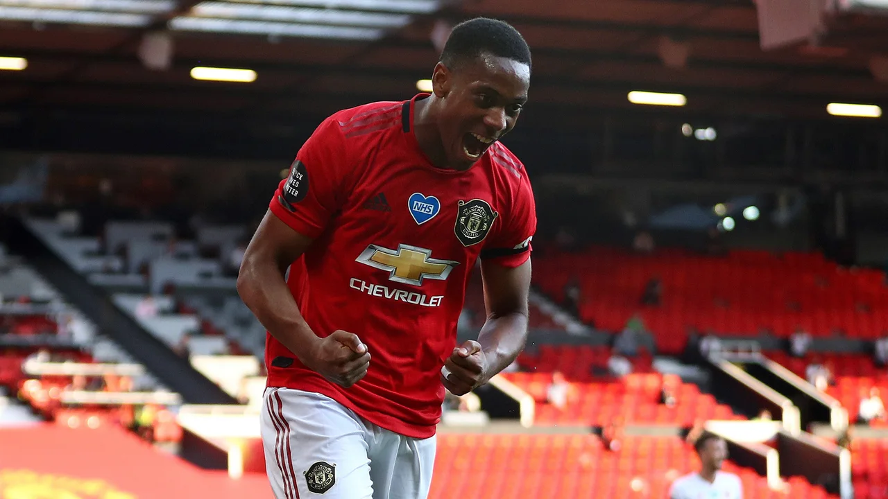 Van Persie feliciteert Martial met hattrick na droogte van zeven jaar